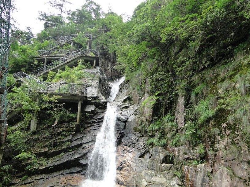 新疆阿克苏地区乌什县发生7.1级地震 27趟列车运行受影响